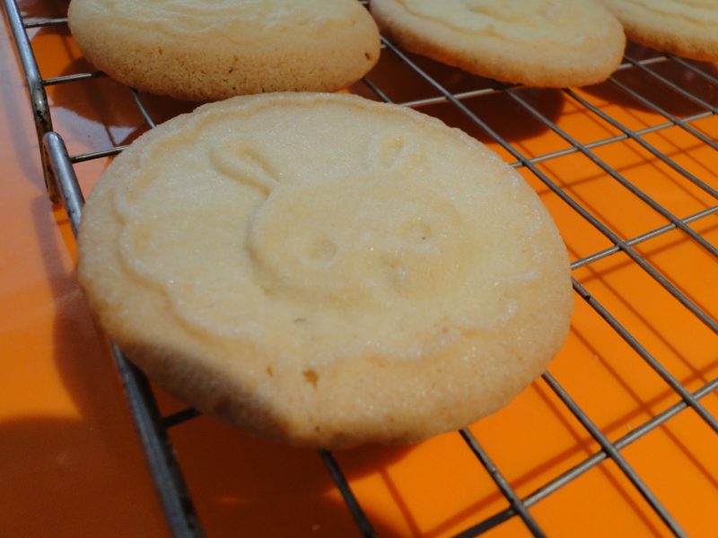 SU press baked sugar cookies cooling